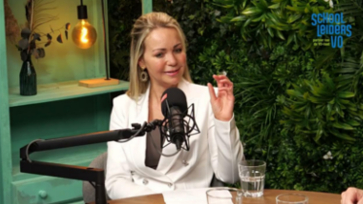 Annemieke Bosshardt in gesprek bij de podcast.