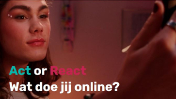 Act or React. Wat doe jij online? Jongere maakt een selfie.