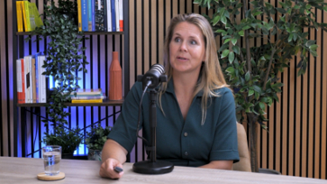 Esther Rozendaal in gesprek tijdens het wetenschapscollege