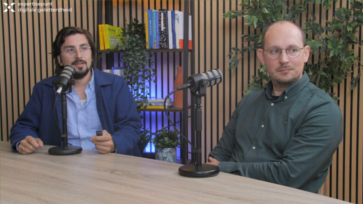 Saro Lozano Parra en David van Alten in gesprek tijdens het wetenschapscollege